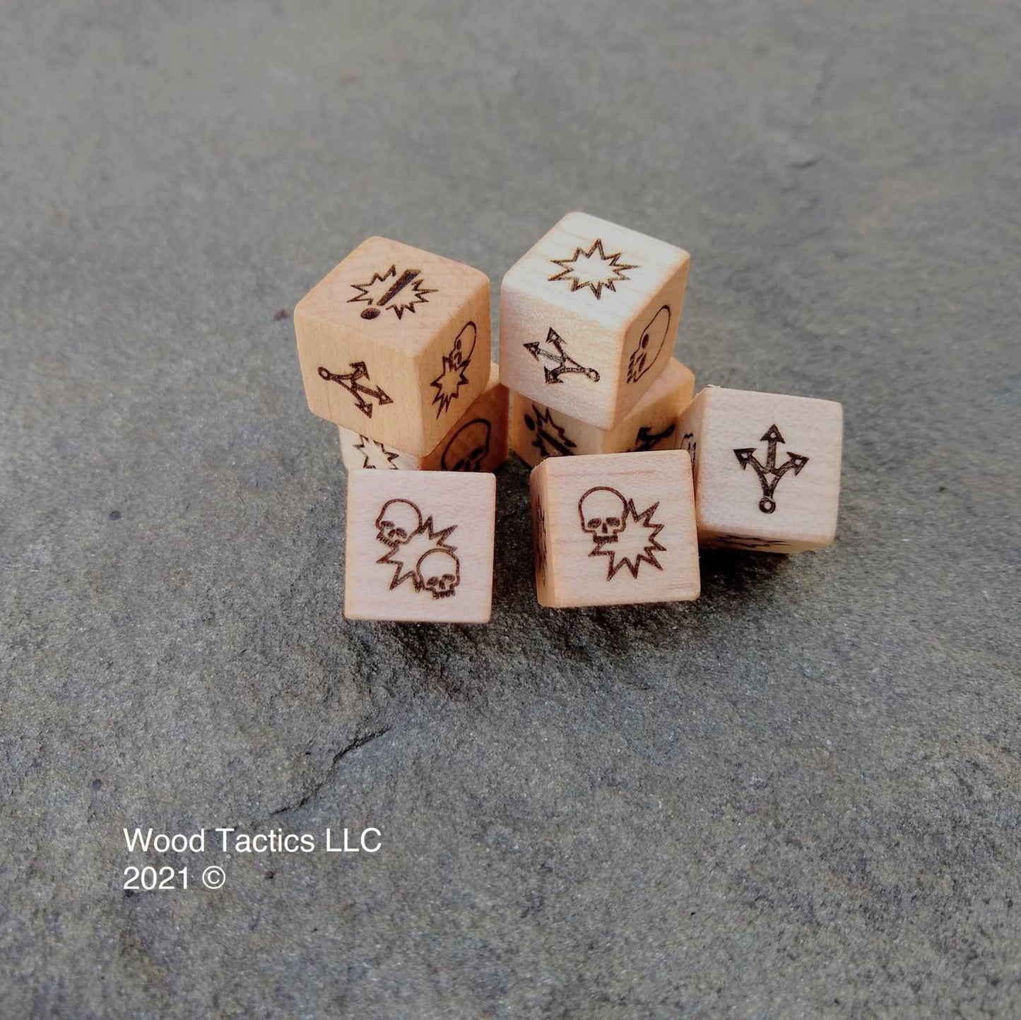 Maple hardwood Blood Bowl Block dice Skull, Both Down, Push, Defender Stumbles and Attacker Down Symbols