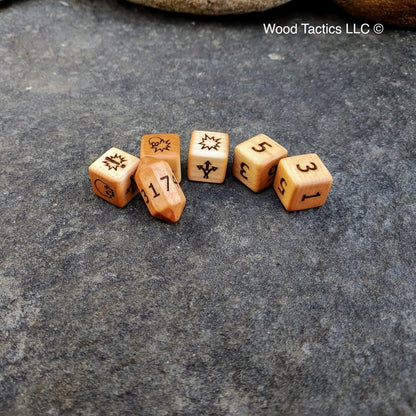 Maple hardwood Blood Bowl Block dice set with Skull, Both Down, Push, Defender Stumbles and Attacker Down Symbols. Include one D8, two D6 and 3 Block Dice.