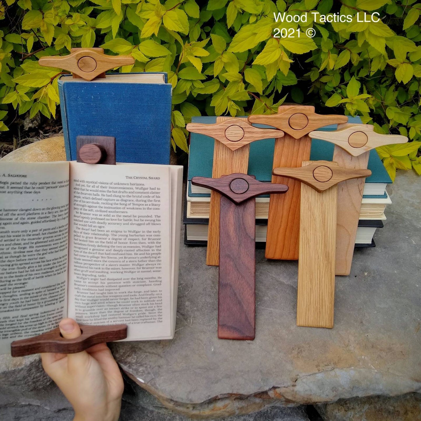 Mark&Hold: A unique bookmark with a thumb page holder, magnetic design, and made from various hardwoods for easy reading.